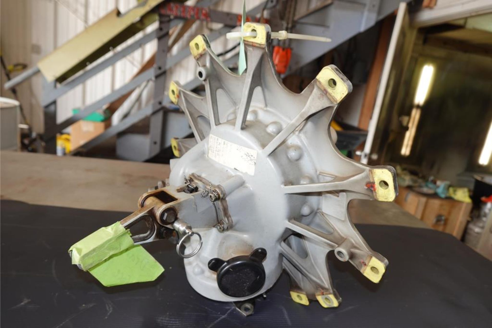 Tail Rotor Gearbox, Serviceable - Image 5 of 8