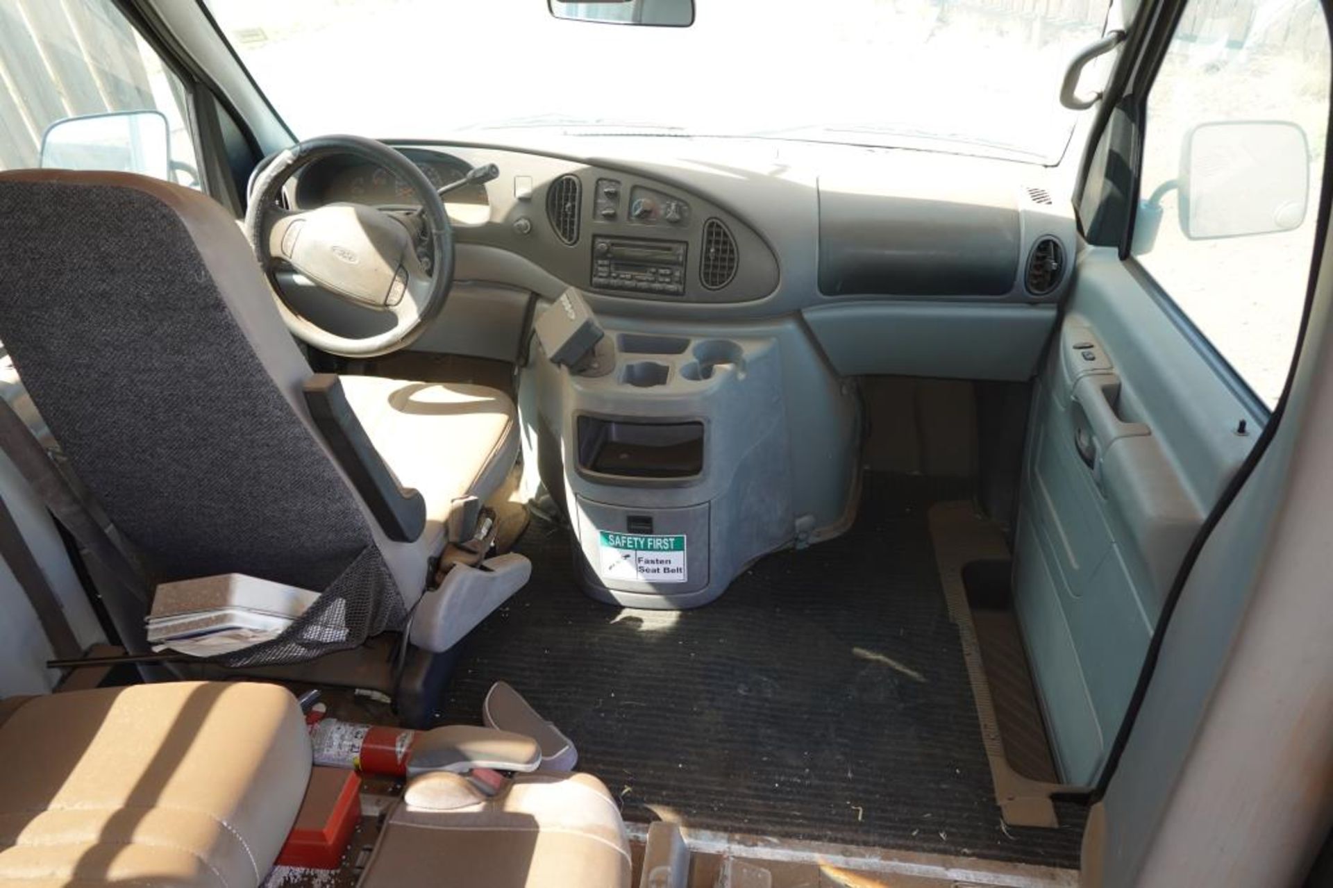 2002 Ford Passenger Transport Van - Image 10 of 14