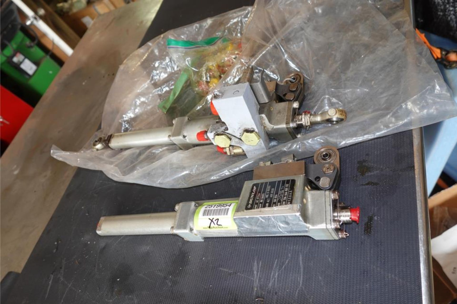 Dunlop Main Rotor Servos