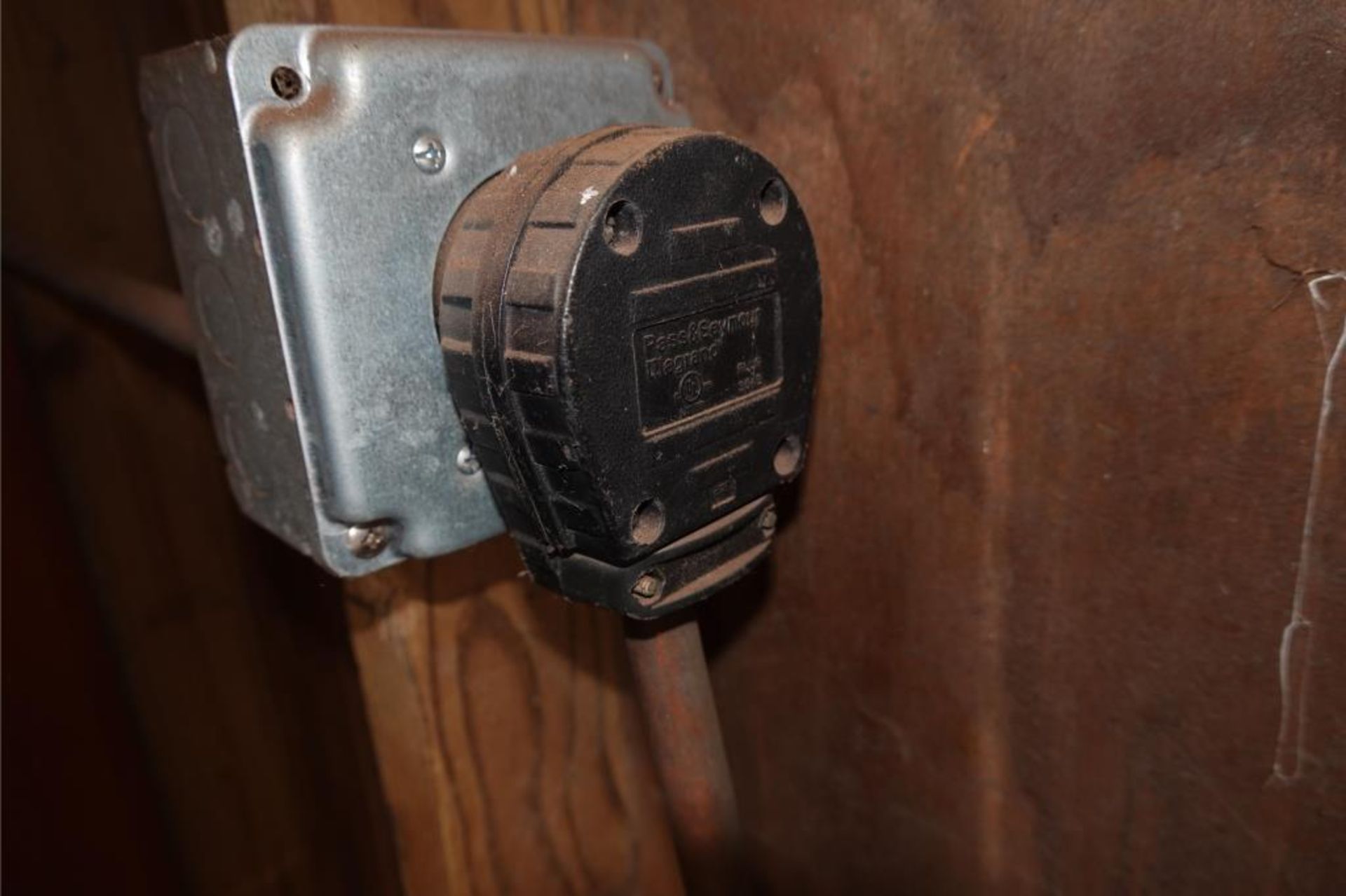 Napa Air Compressors 5-HP Vertical Air Compressor - Image 6 of 10