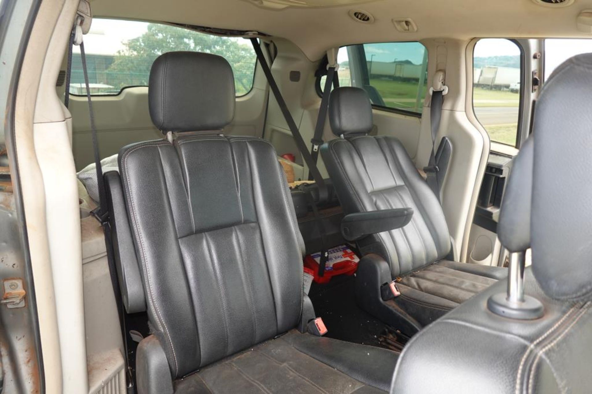 2013 Chrysler Passenger Van - Image 12 of 21