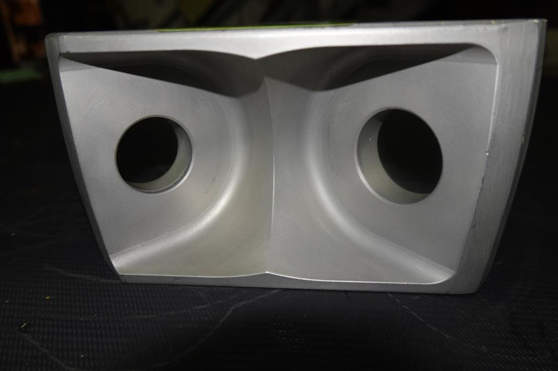 Bi-Directional Crossbeam - Image 5 of 9