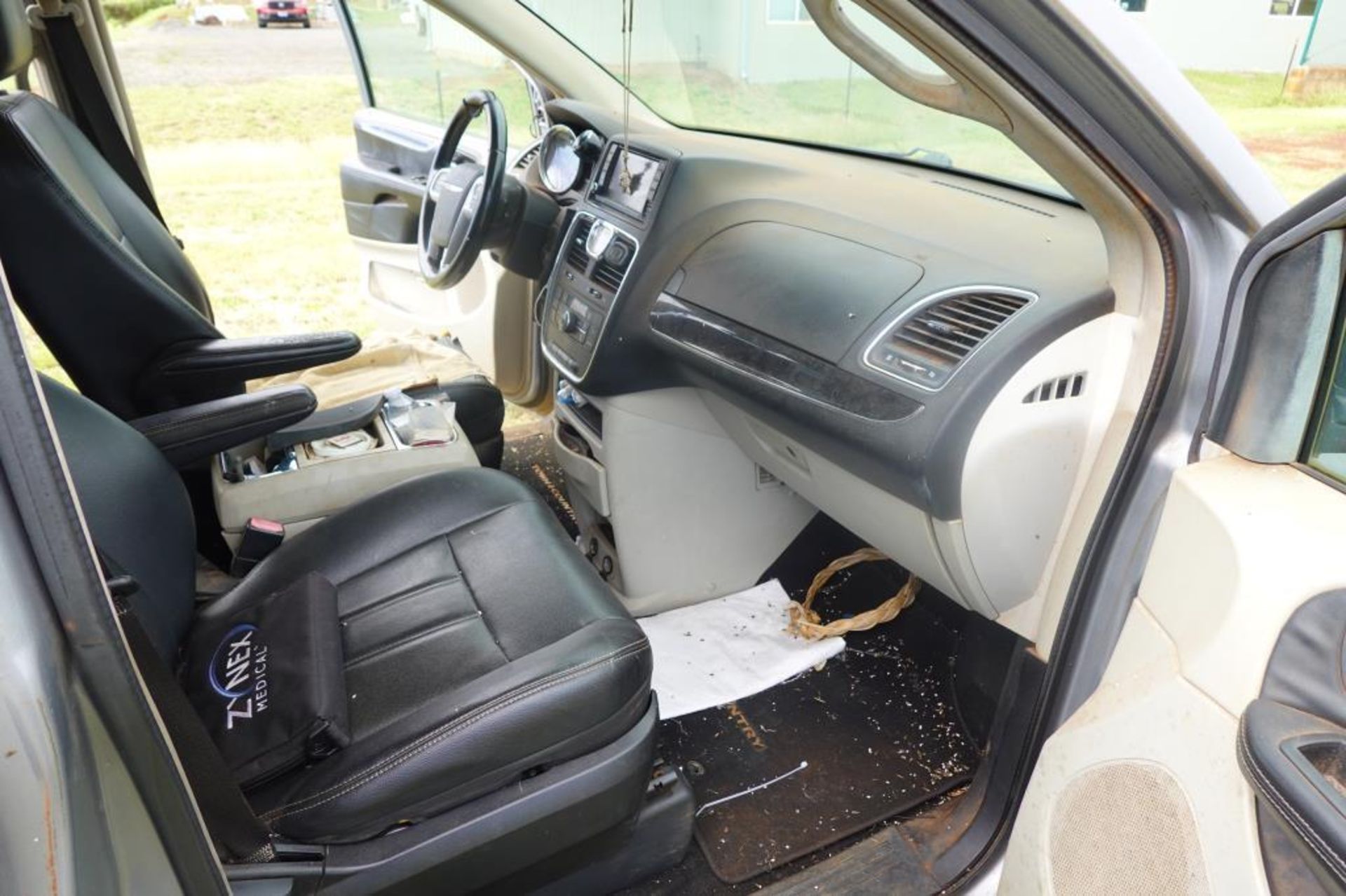 2013 Chrysler Passenger Van - Image 10 of 21