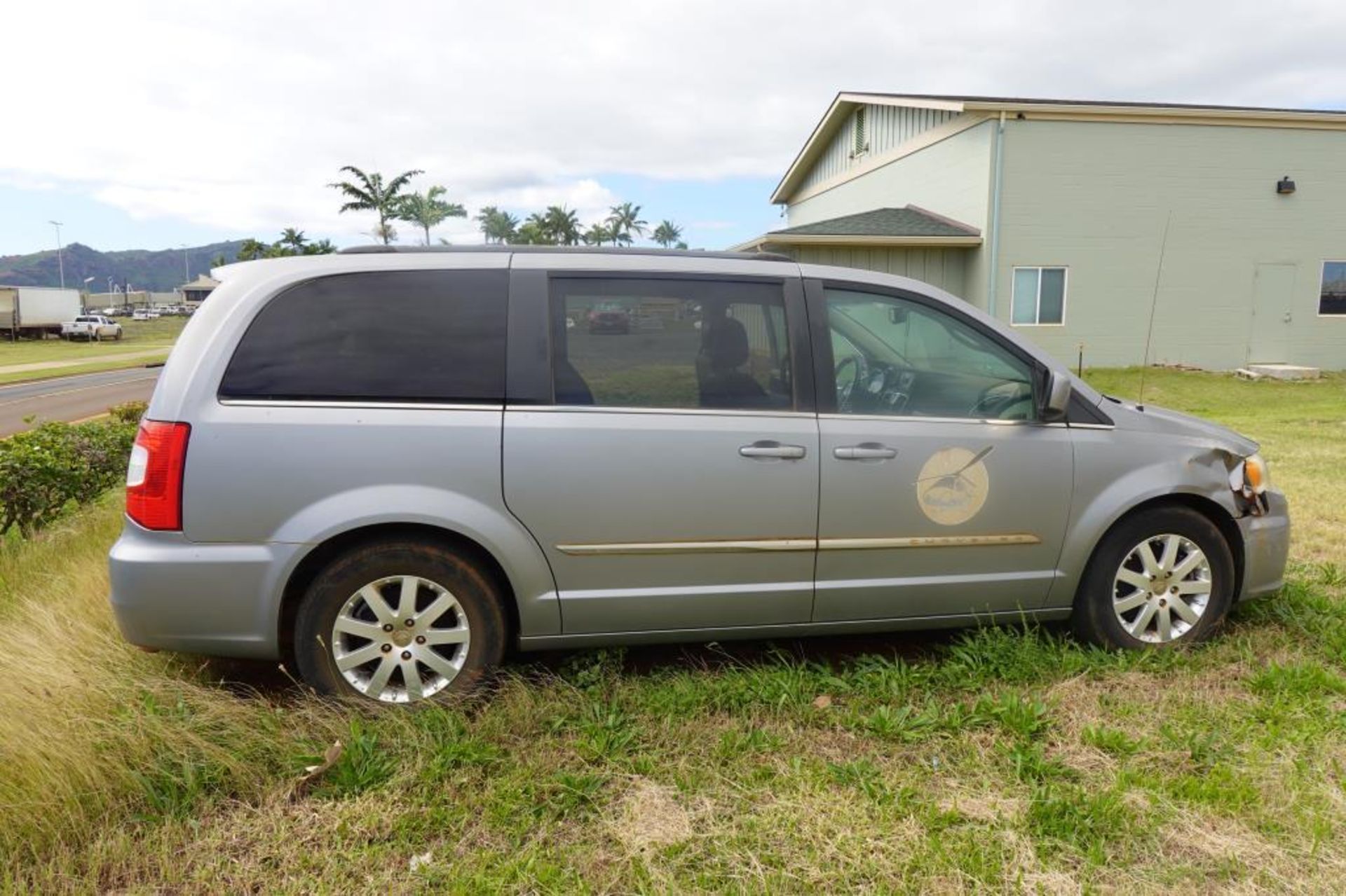 2013 Chrysler Passenger Van - Image 6 of 21