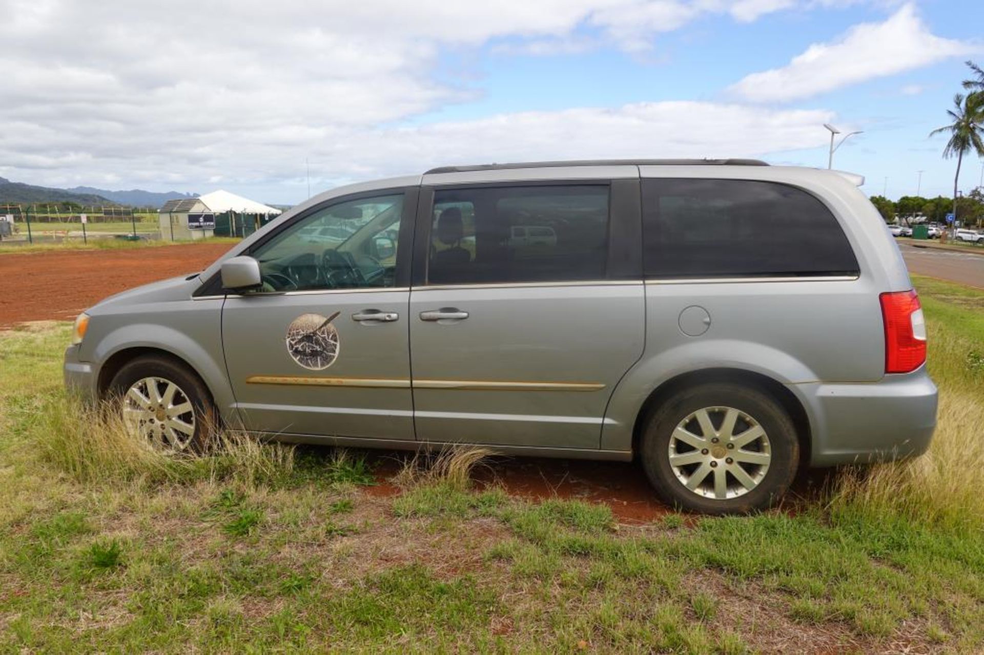 2013 Chrysler Passenger Van - Image 2 of 21