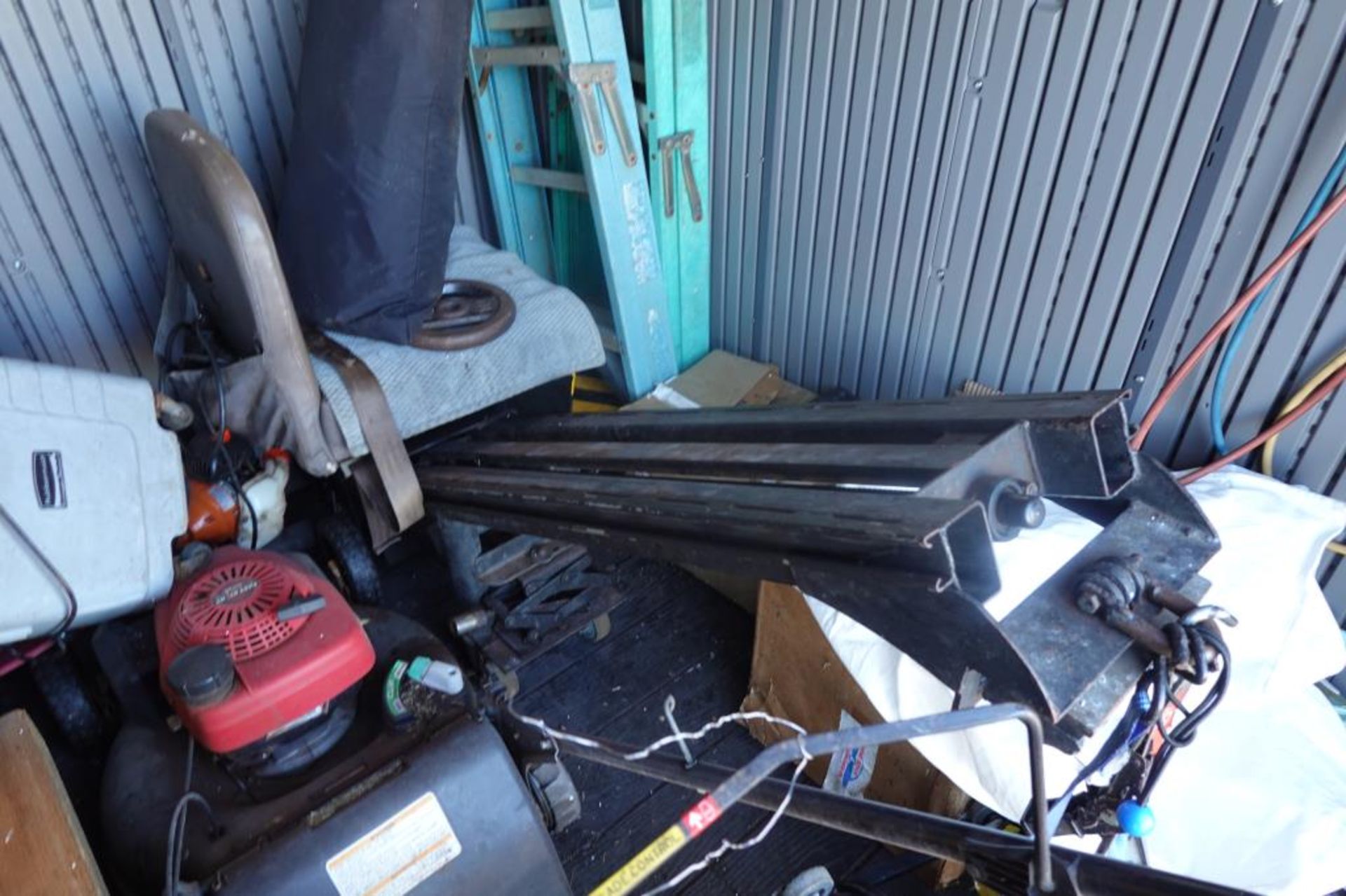 Storage Sheds With Contents - Image 13 of 23