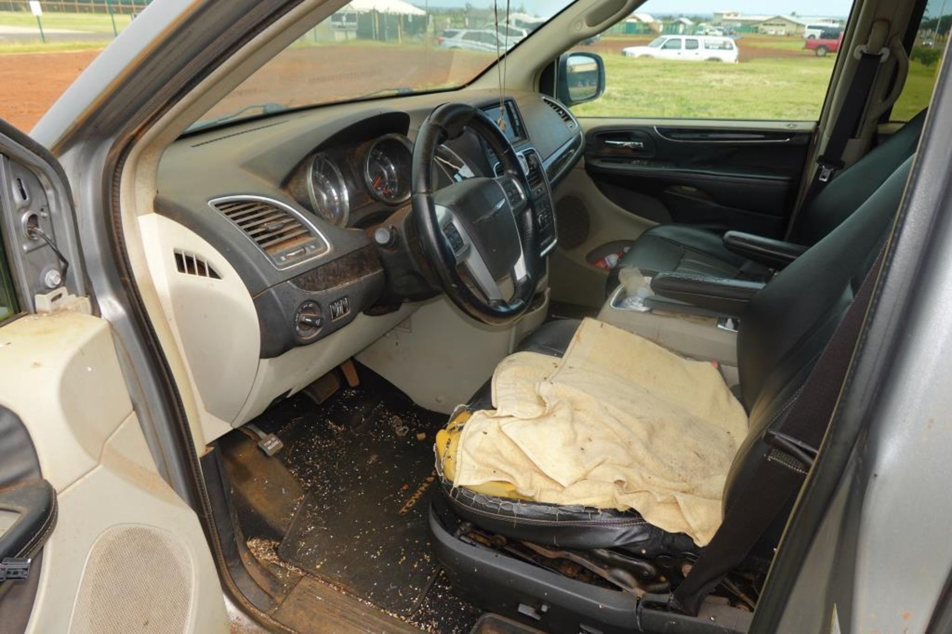 2013 Chrysler Passenger Van - Image 13 of 21