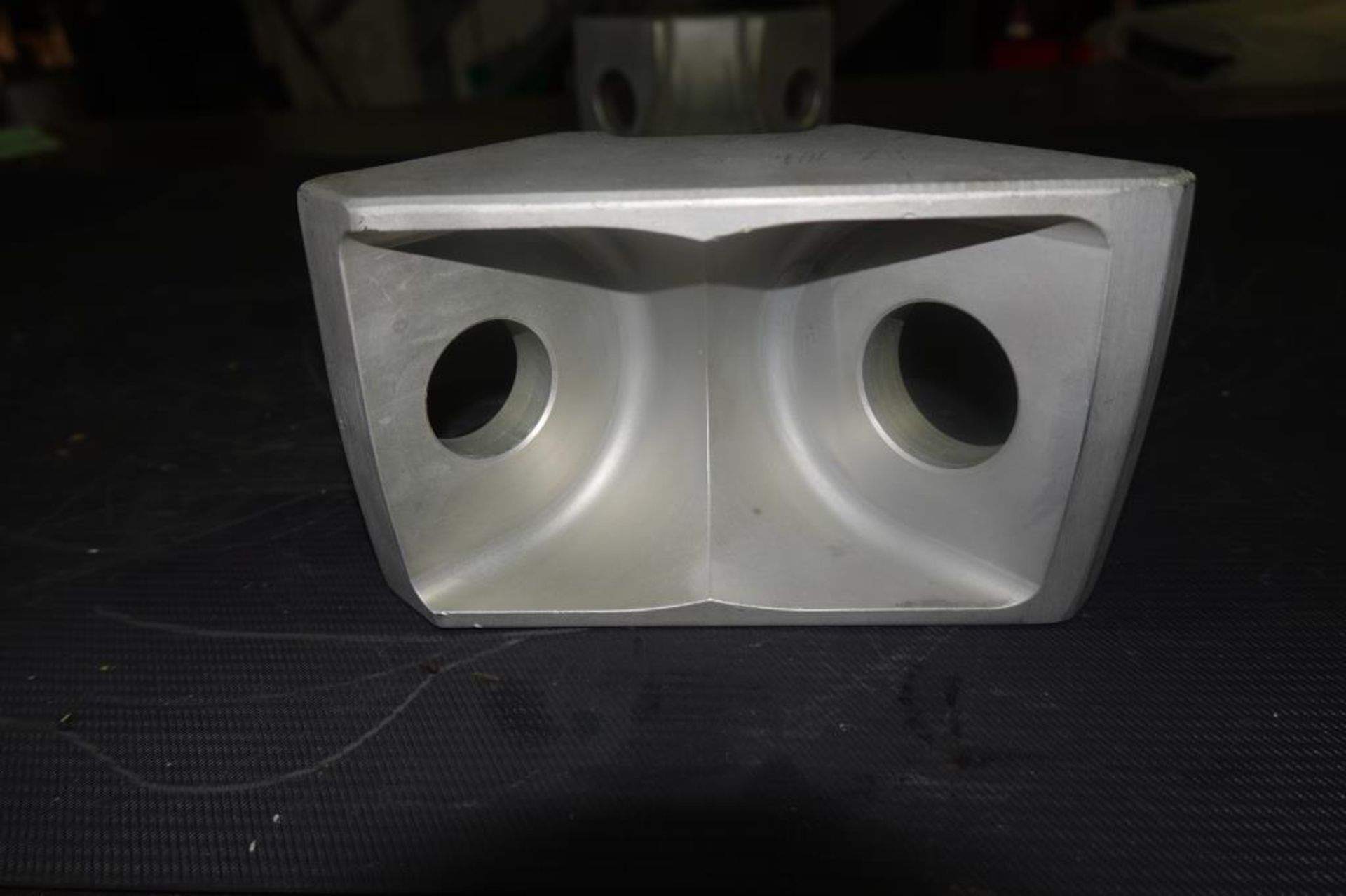 Bi-Directional Crossbeam - Image 4 of 9