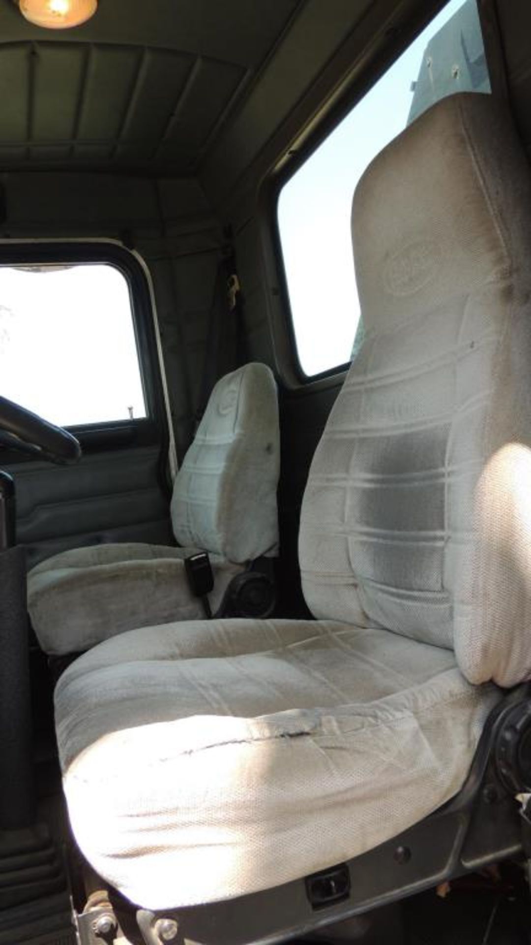 1996 Peterbilt Tractor - Image 23 of 33