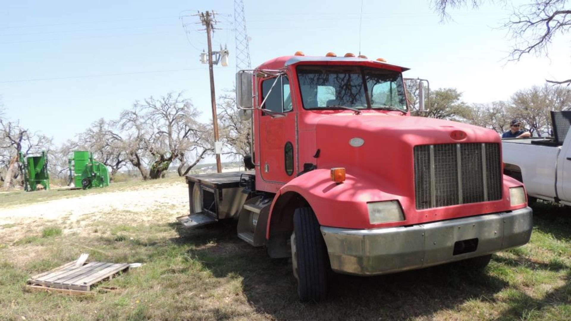 1996 Peterbilt Tractor - Image 2 of 33