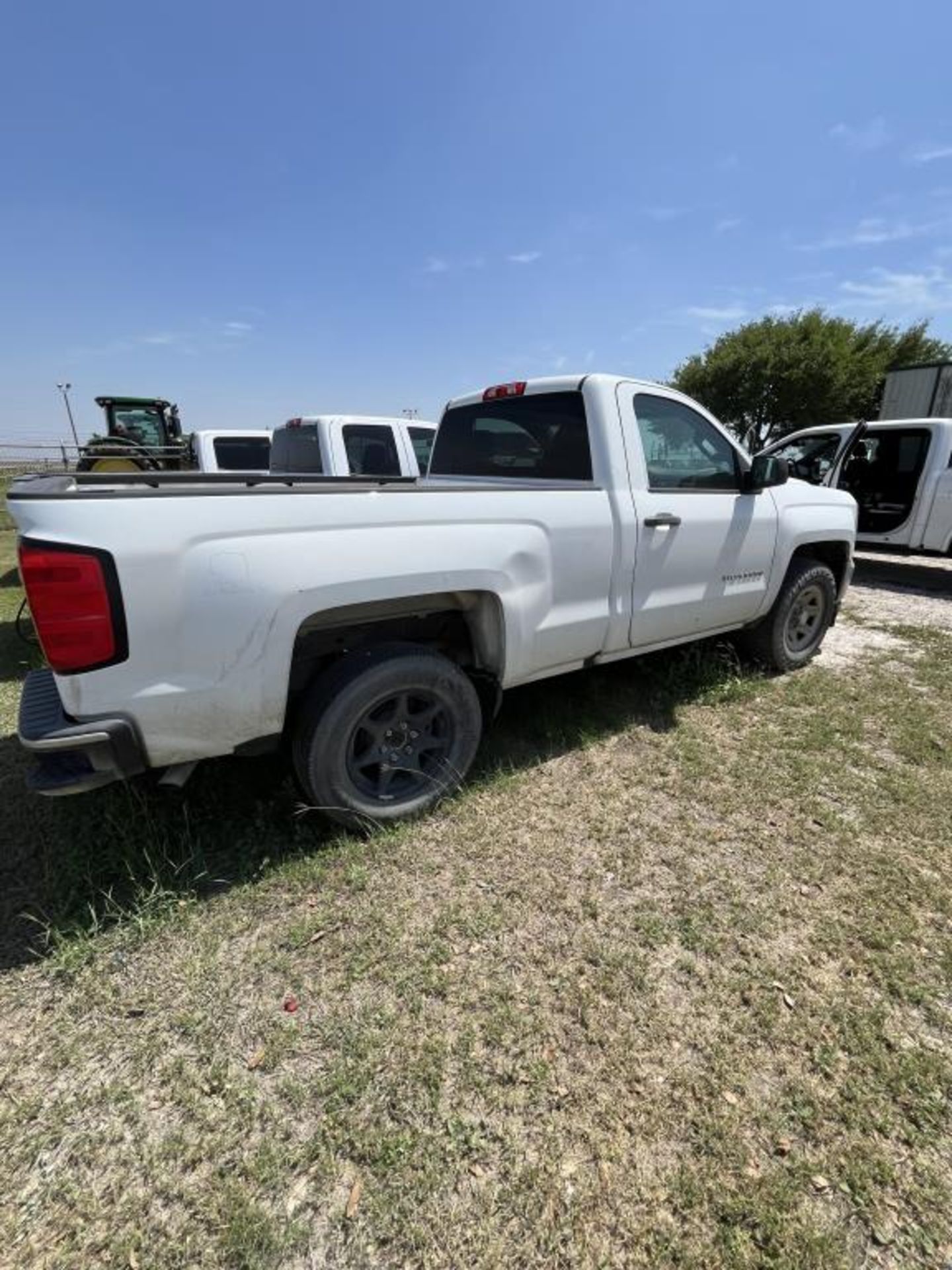 2017 Chevrolet Pickup - Image 5 of 8