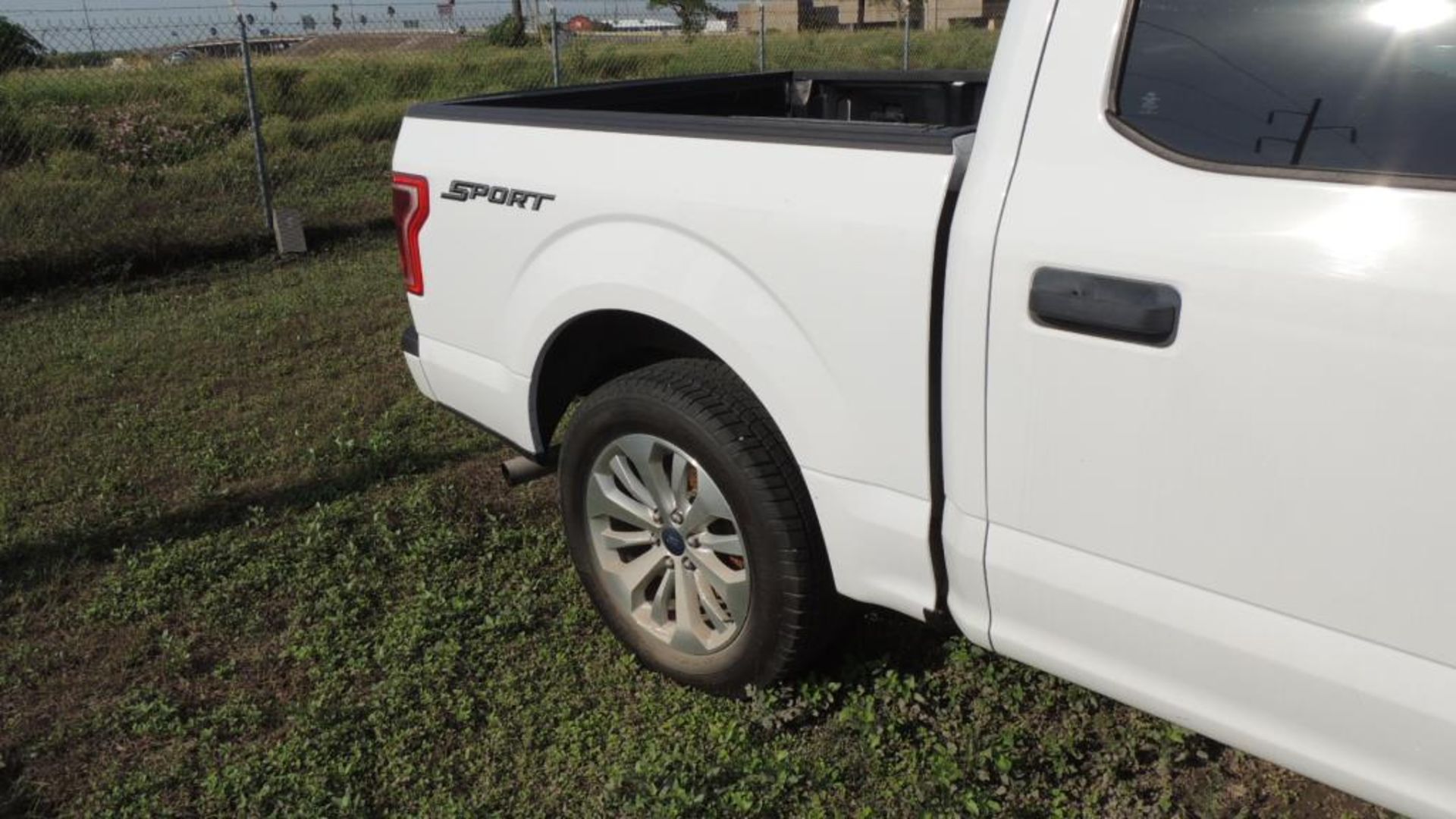 2016 Ford Pickup - Image 4 of 26