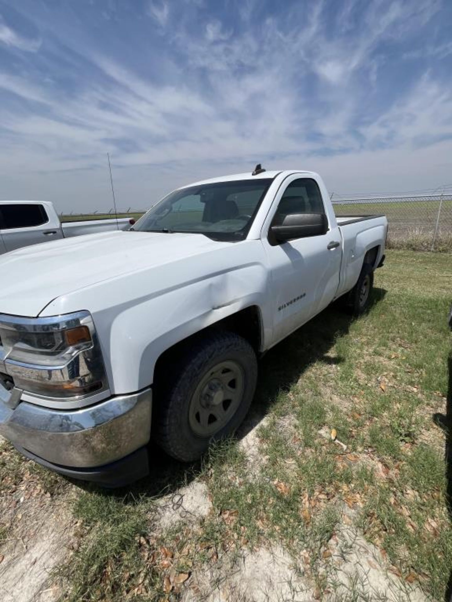 2017 Chevrolet Pickup - Image 2 of 8