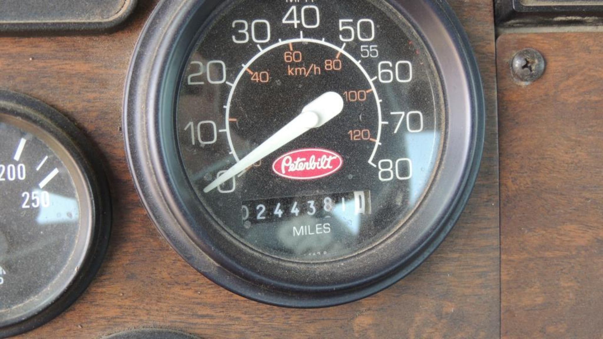 1996 Peterbilt Tractor - Image 27 of 33