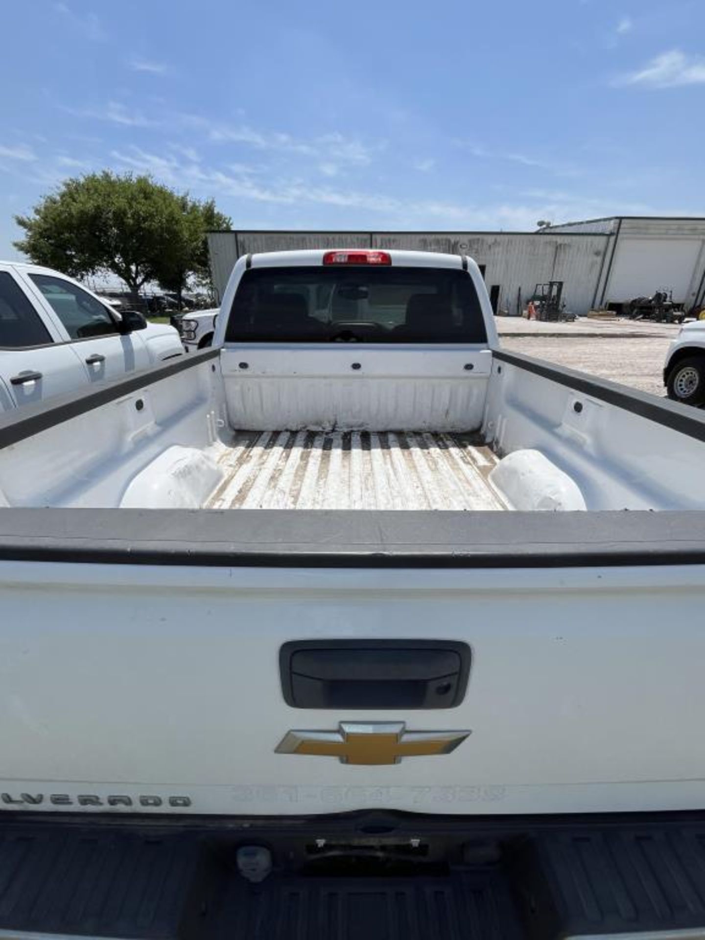 2017 Chevrolet Pickup - Image 4 of 8