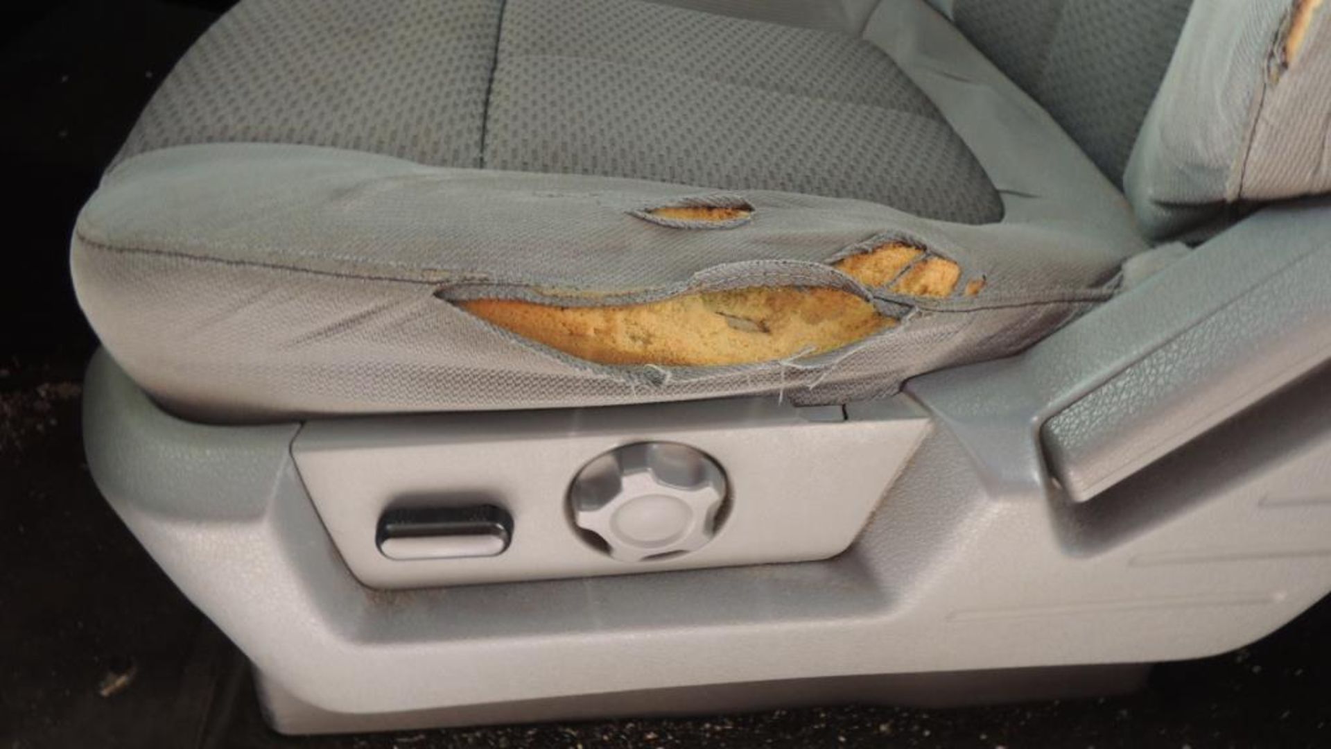 2012 Ford Pickup - Image 11 of 27