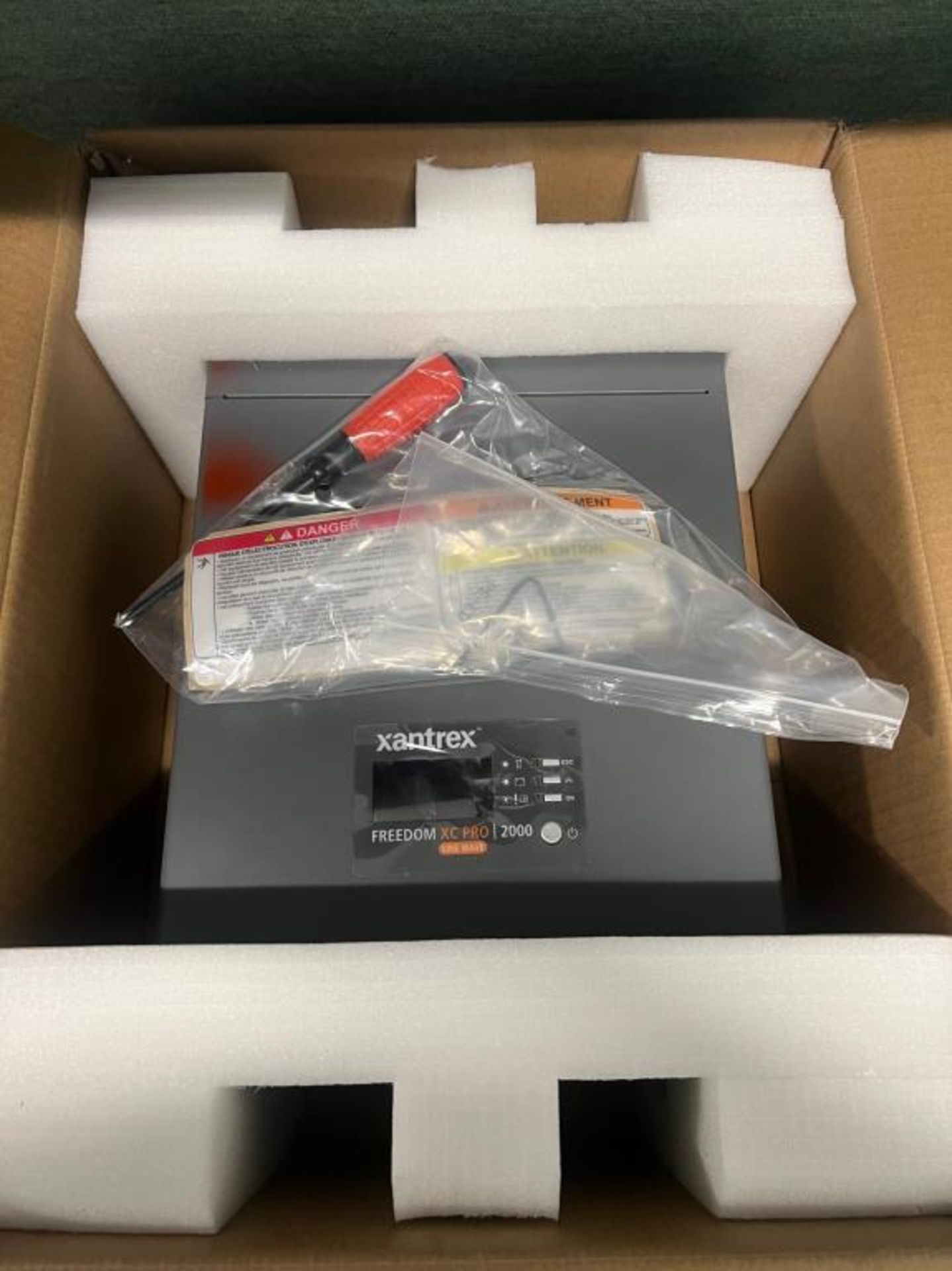 Xantrex Freedom XC Pro 2000 (Needs Repair)