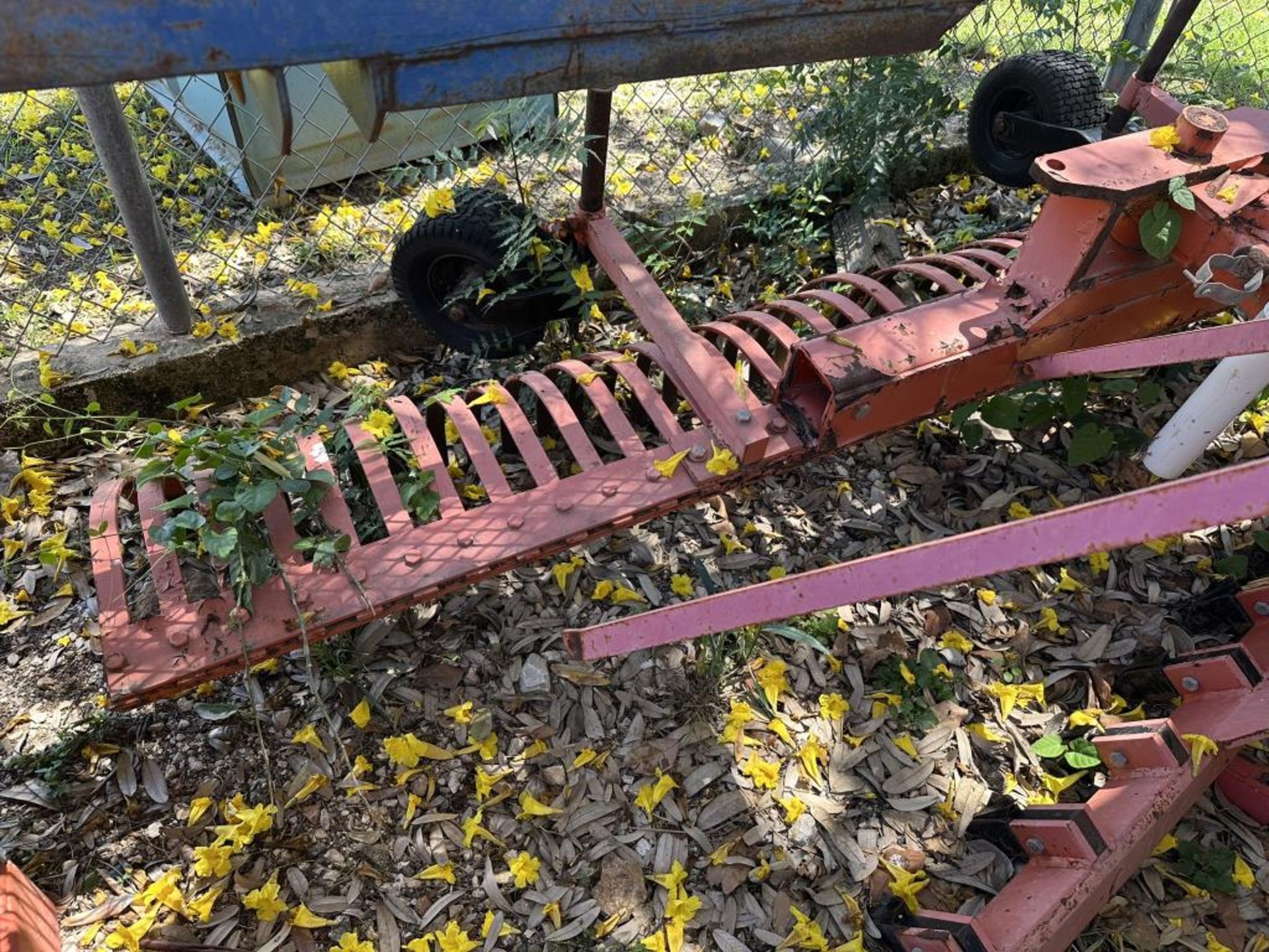 York Rake Attachment - Image 2 of 3