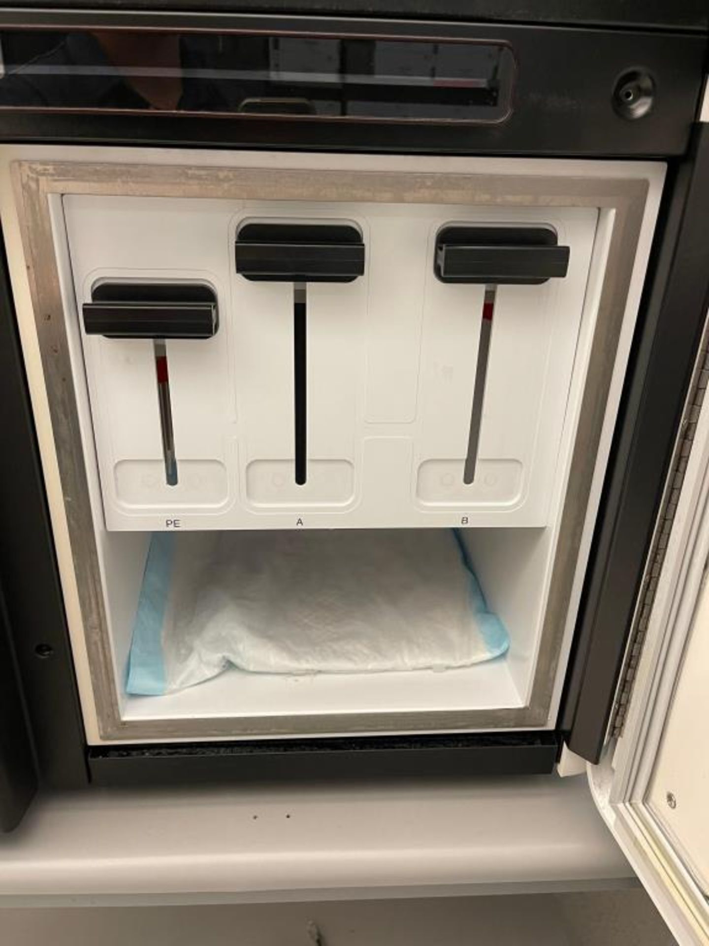 Illumina HiSeq 2000 System - Image 4 of 6
