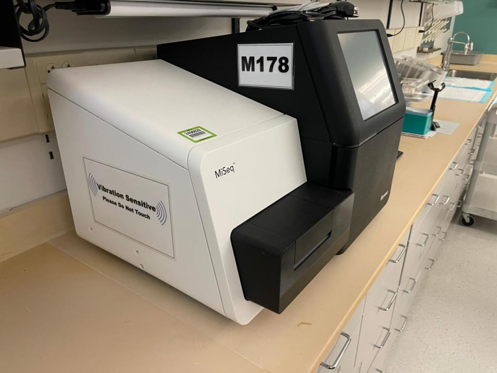 Illumina MiSeq System - Image 4 of 8