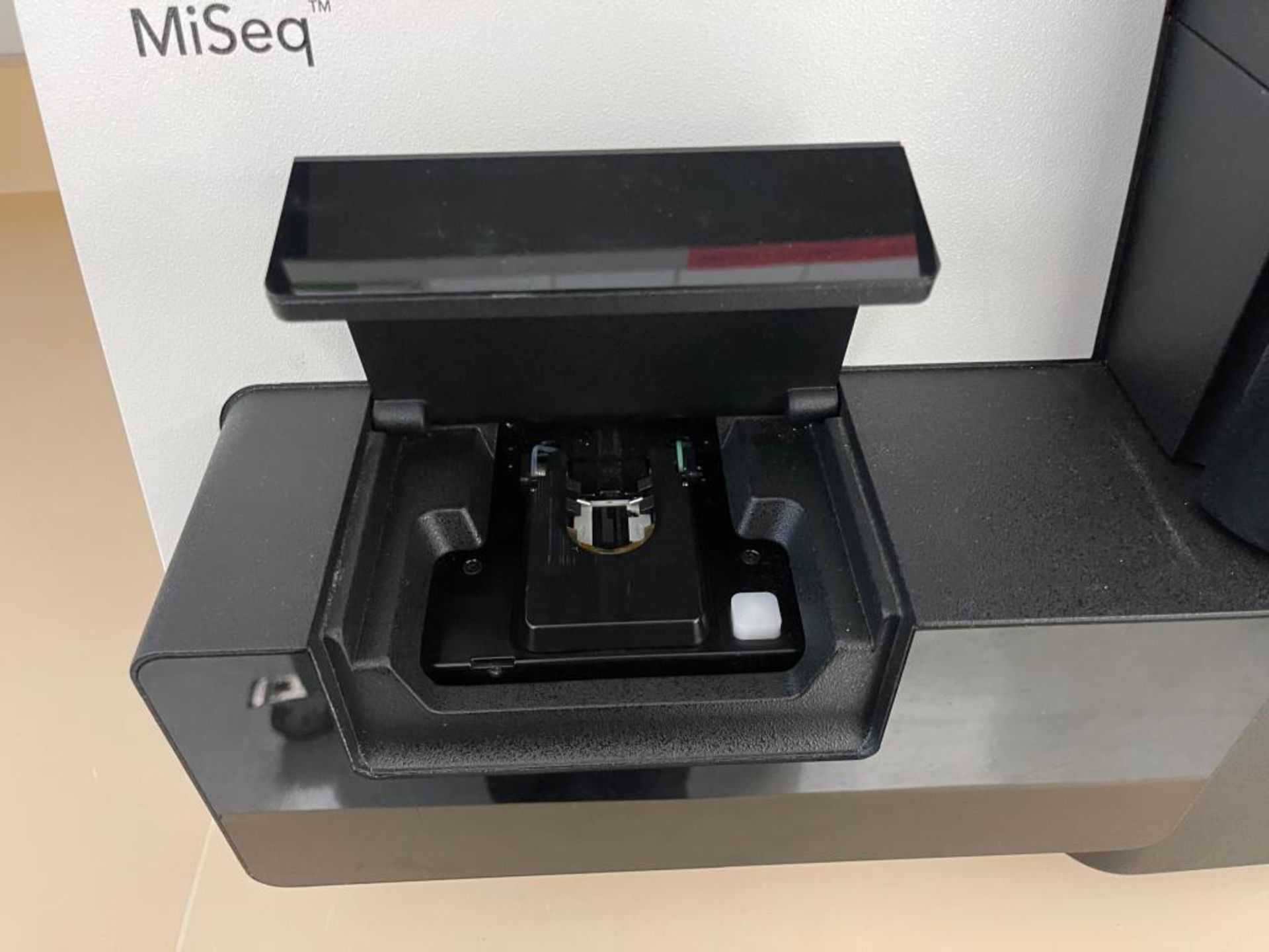 Illumina MiSeq System - Image 5 of 8