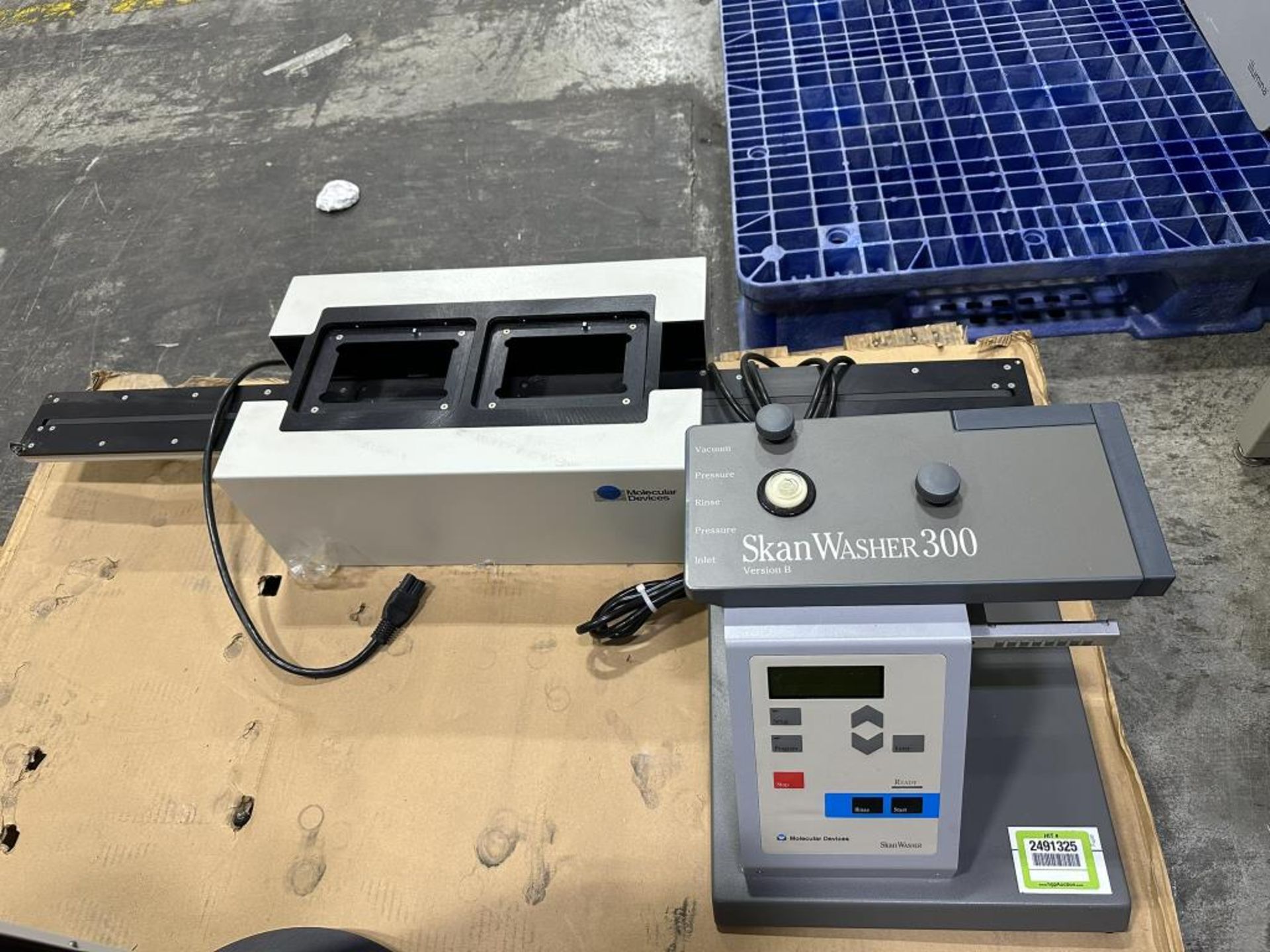 Molecular Devices SkanWasher 300 Microplate Washer