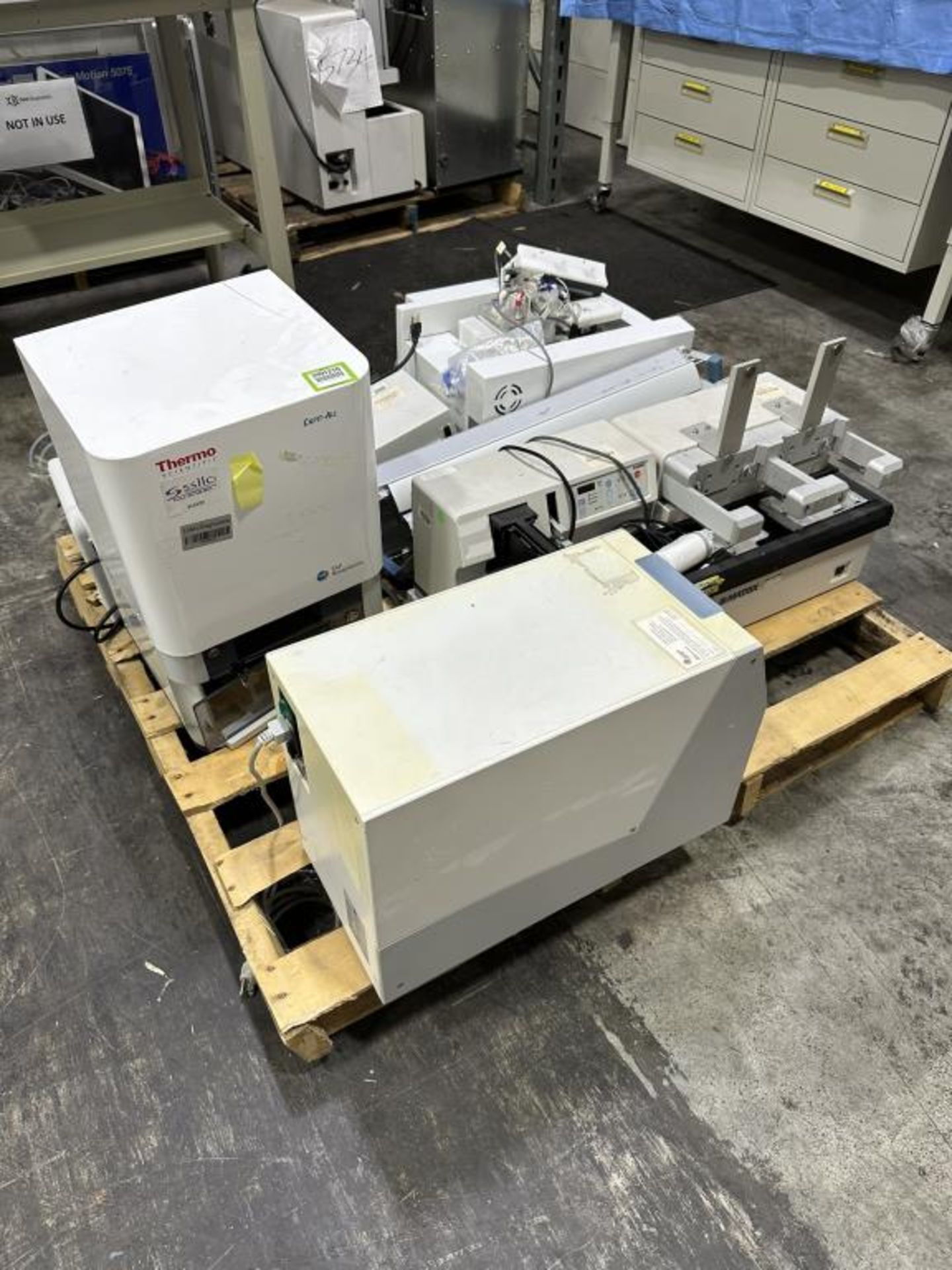 Assorted Lab Equipment
