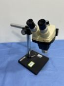 Leica StereoZoom 4 Microscope