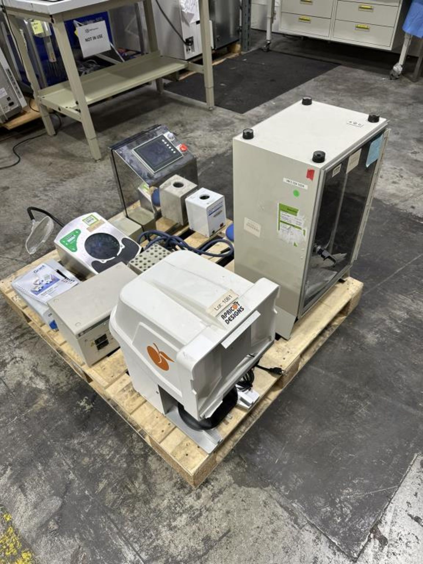 Assorted Lab Equipment