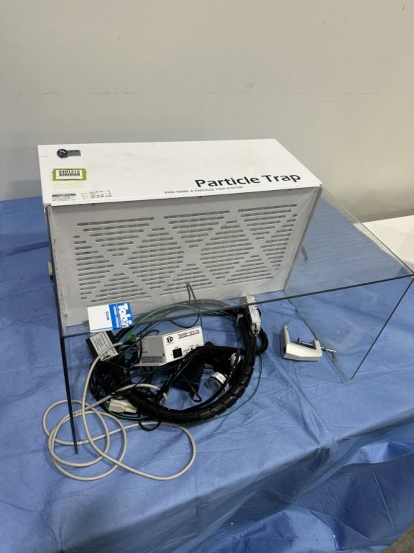 Static Clean Particle Trap