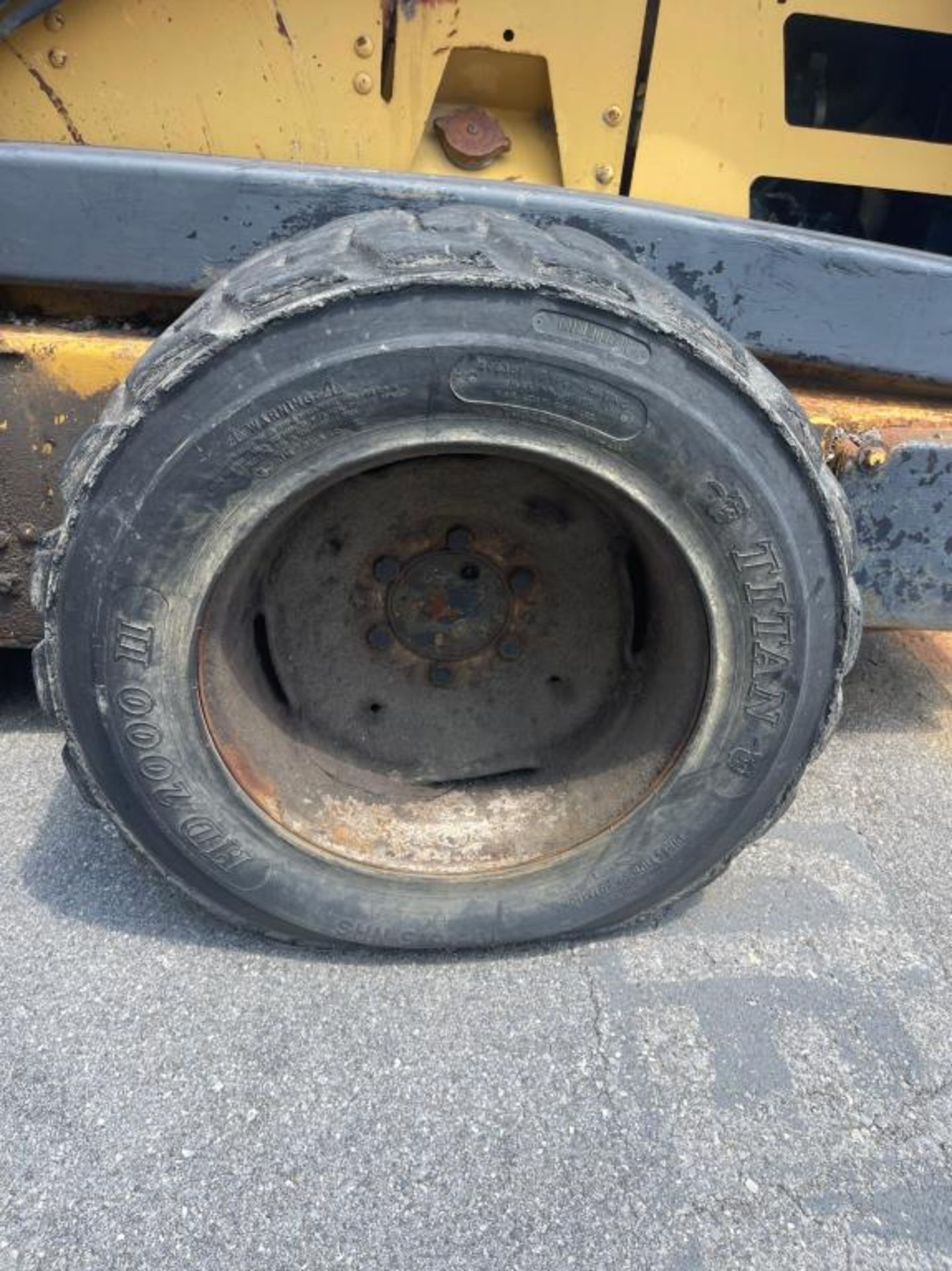 New Holland L553 Skidsteer - Image 7 of 13