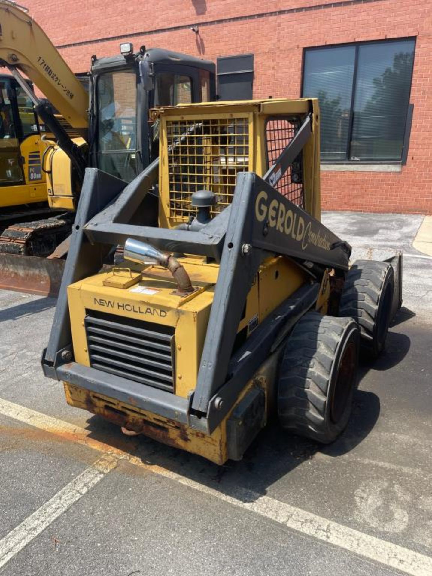 New Holland L553 Skidsteer - Image 4 of 13