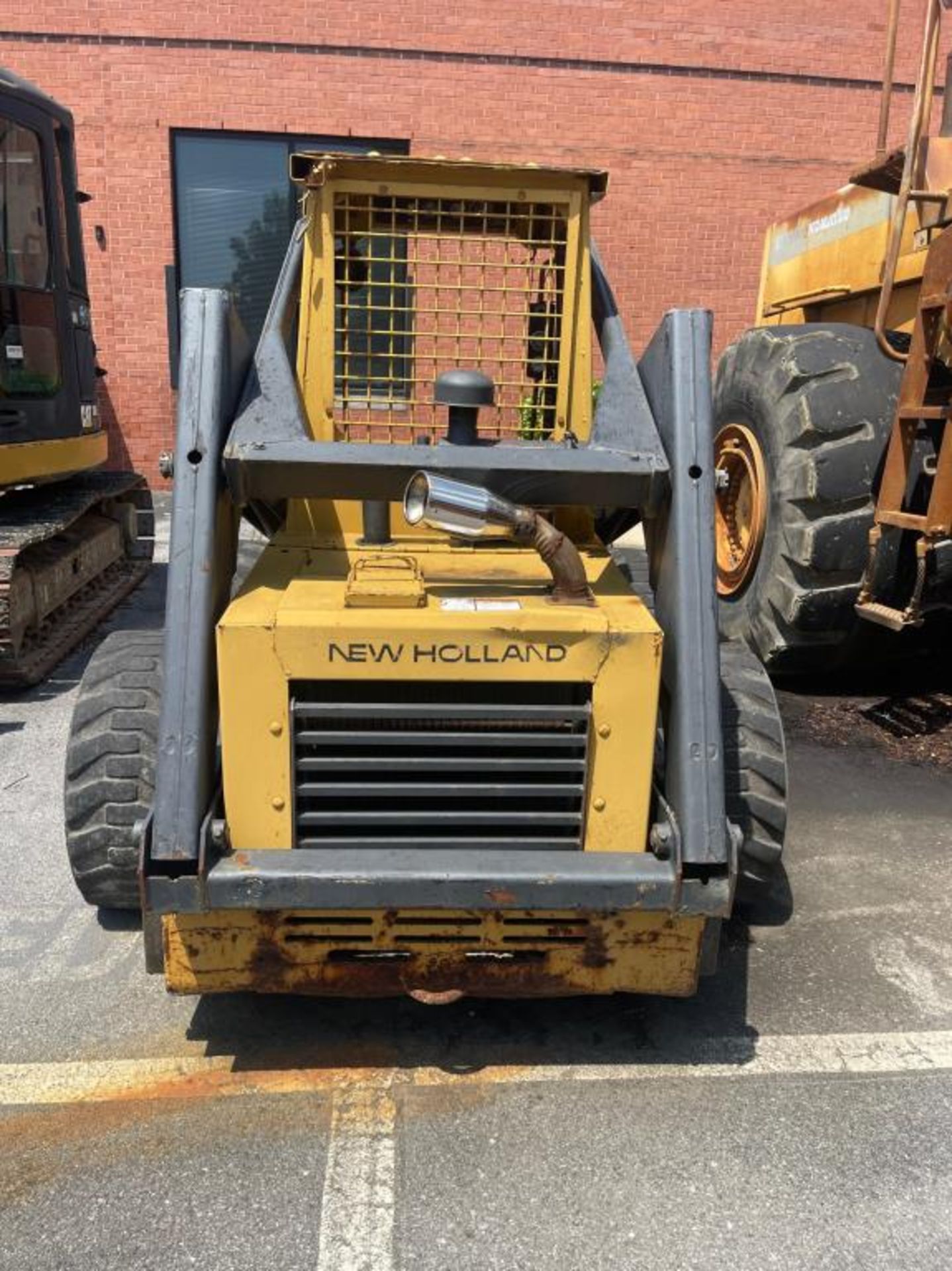 New Holland L553 Skidsteer - Image 3 of 13