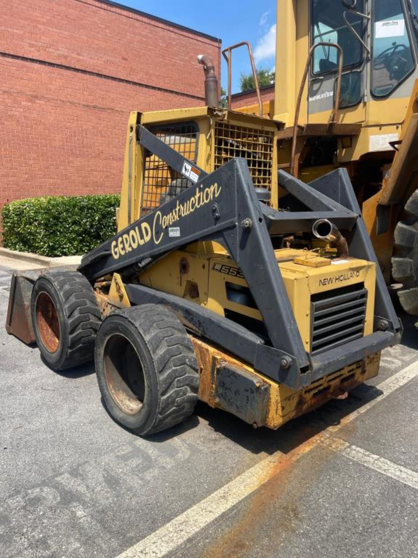 New Holland L553 Skidsteer - Image 2 of 13