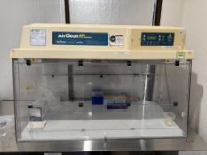 AirClean 300 PCR Station