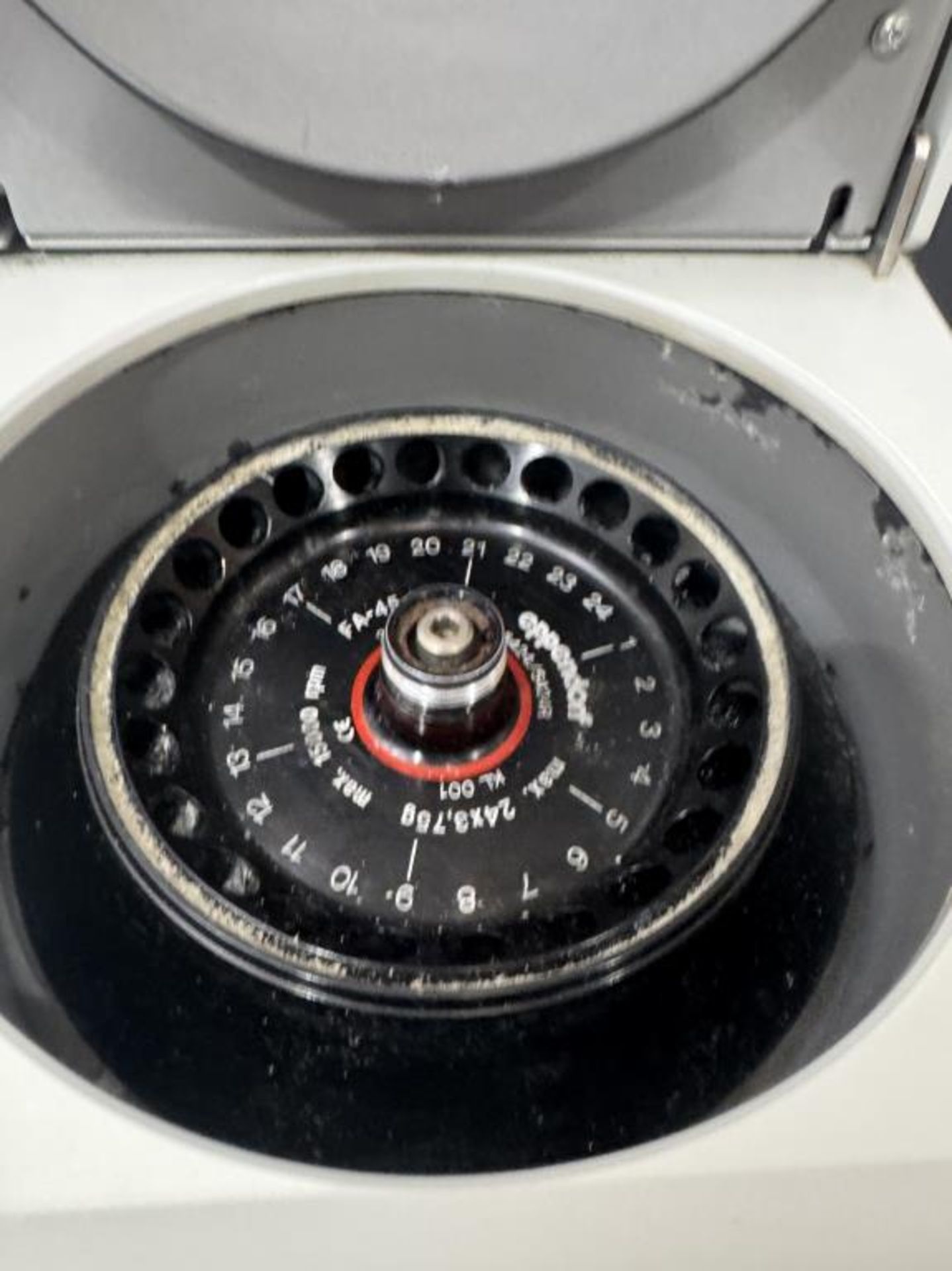 Eppendorf 5424 Centrifuge with Rotor - Image 3 of 5