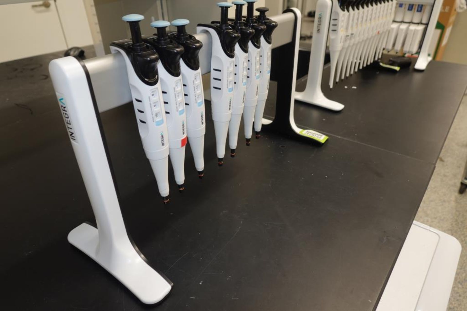 Integra Single Channel Pipettes - Image 2 of 6