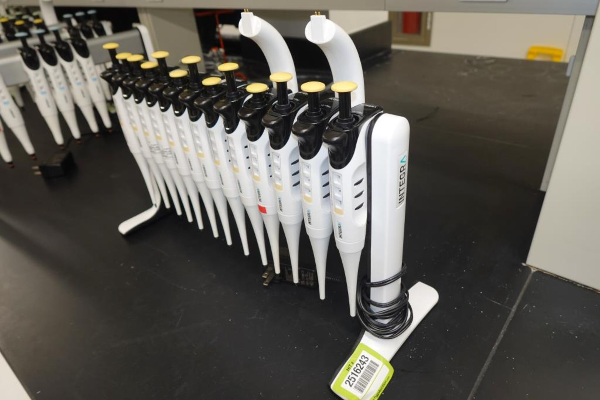 Integra Single Channel Pipettes - Image 3 of 5