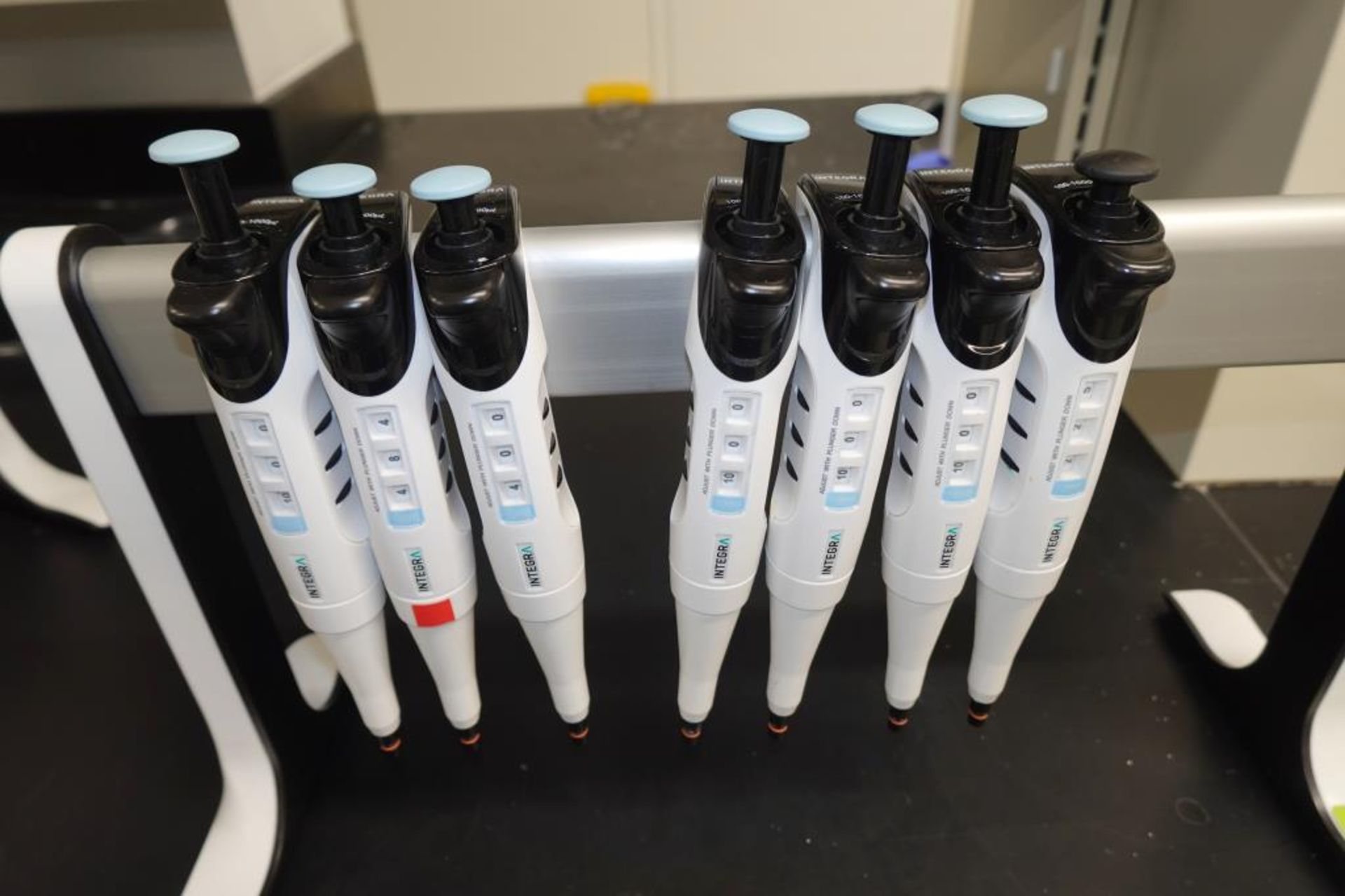 Integra Single Channel Pipettes - Image 4 of 6