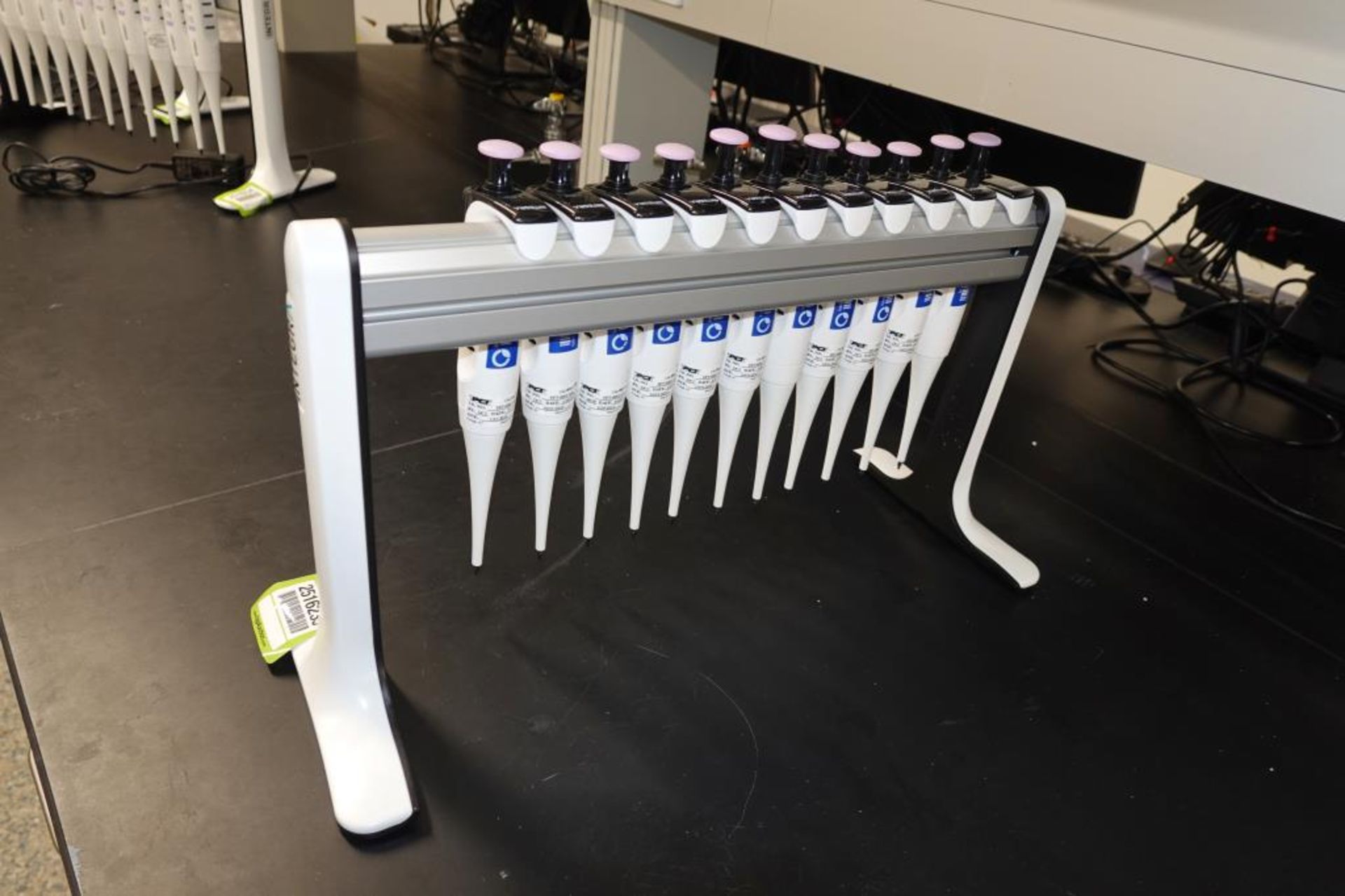 Integra Single Ch Pipettes, 0.2-2µL - Image 5 of 5