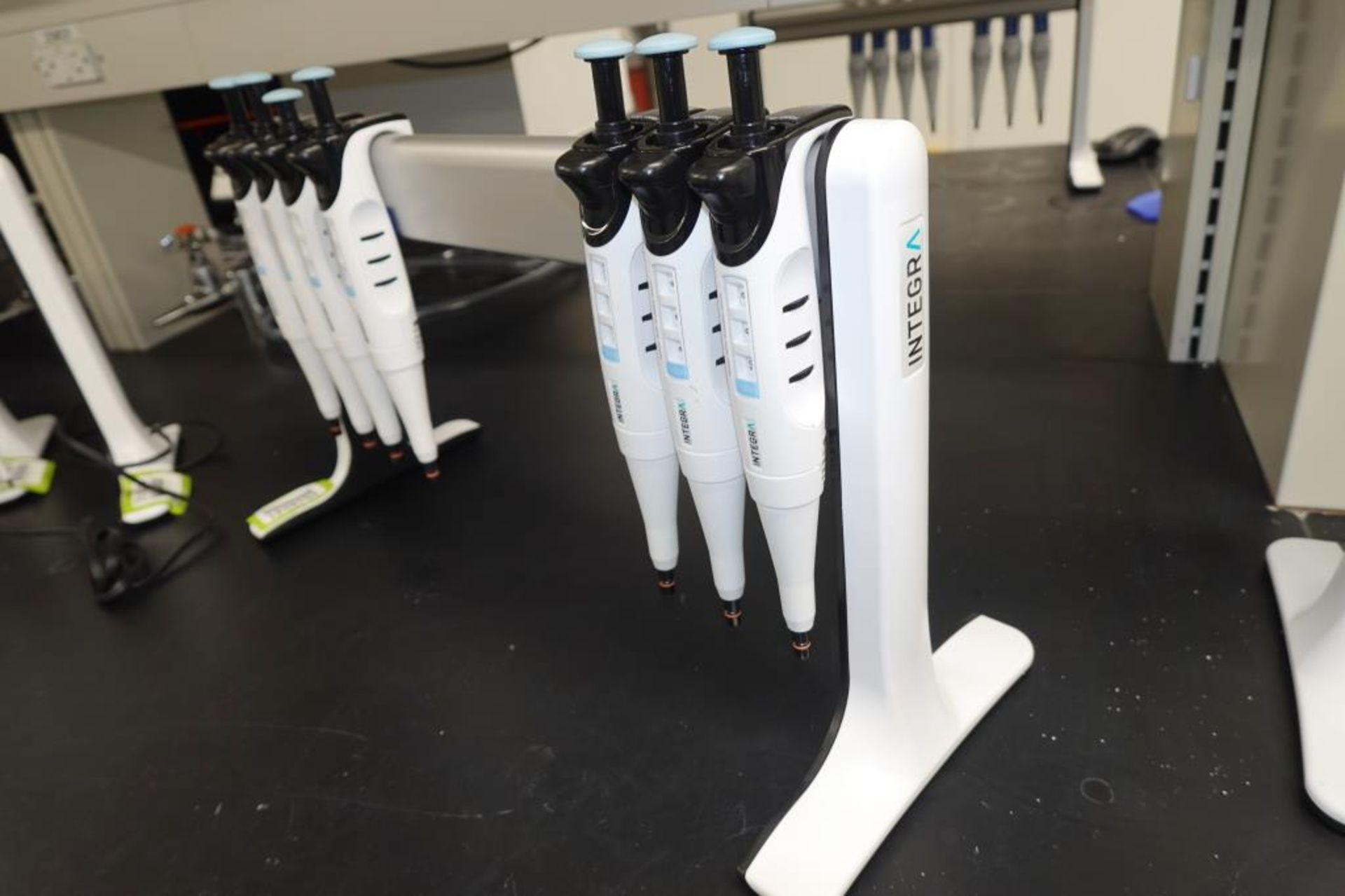 Integra Single Channel Pipettes - Image 3 of 5