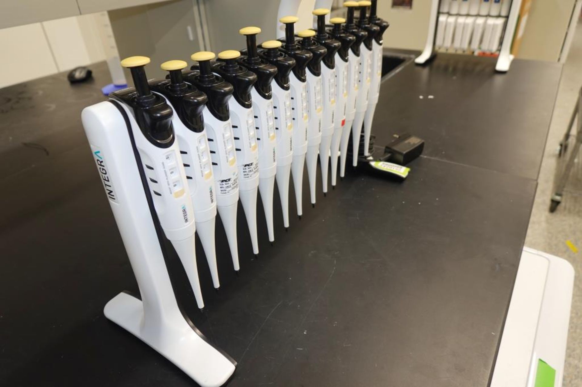 Integra Single Channel Pipettes - Image 2 of 5