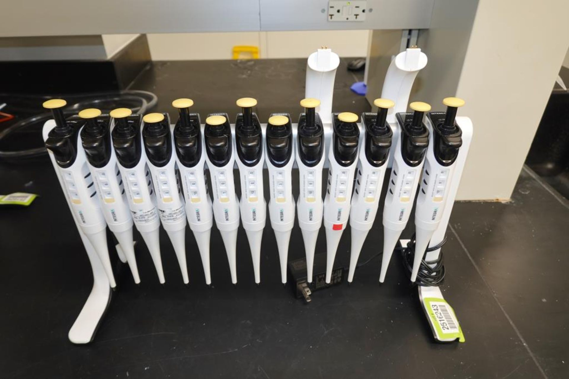 Integra Single Channel Pipettes - Image 5 of 5