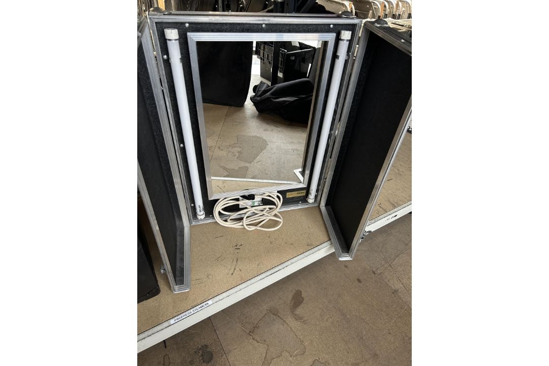 Screen Face Make-up Mirror with Lighting and Power in Flight Case. Please Note This is a Representat