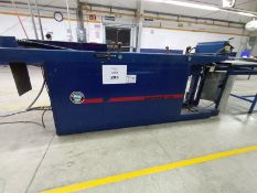 T-shirt folding machine