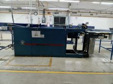 T-shirt folding machine