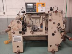 Glue sealing machine