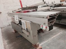 Slaiding table saw