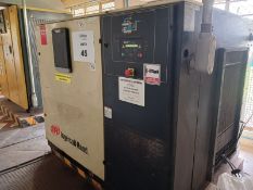 Screw air compressor