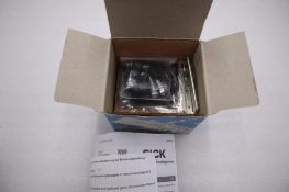 NEW IN BOX SICK WL260-S270 Photoelectric Sensor With Hardware